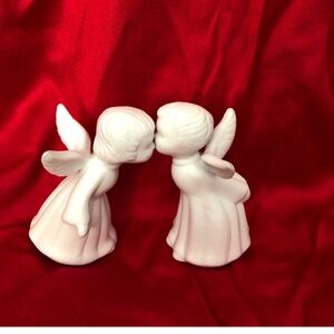 GIFTCO Porcelain Kissing Angels 2 Figurines in Excellent Preowned condition VTG